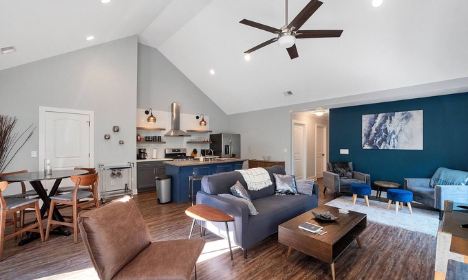 Whiteside House | Modern Escape At The Cove