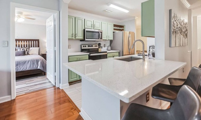 New Tampa Apartment | Modern Escape-Pool-HotTub-CaliKingBeds-EV Chargers