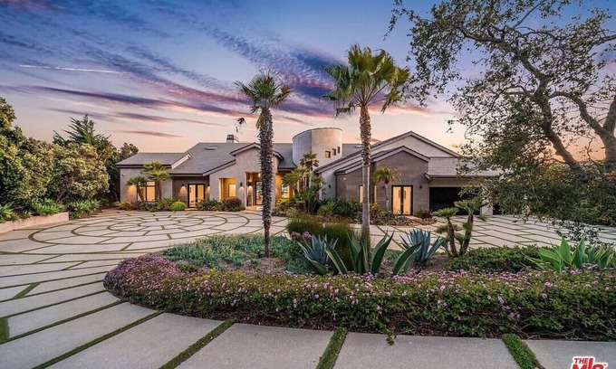 Malibu House | Modern estate in MariSol, one of Malibu's most exclusive developments
