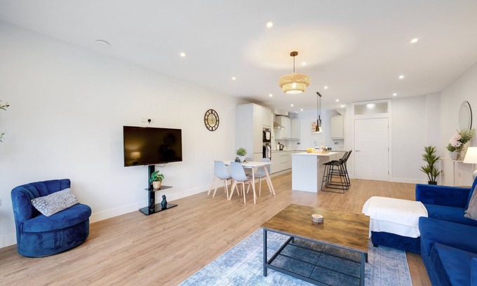 Coulsdon West House | Modern Executive 5 Bedroom Home in Purley
