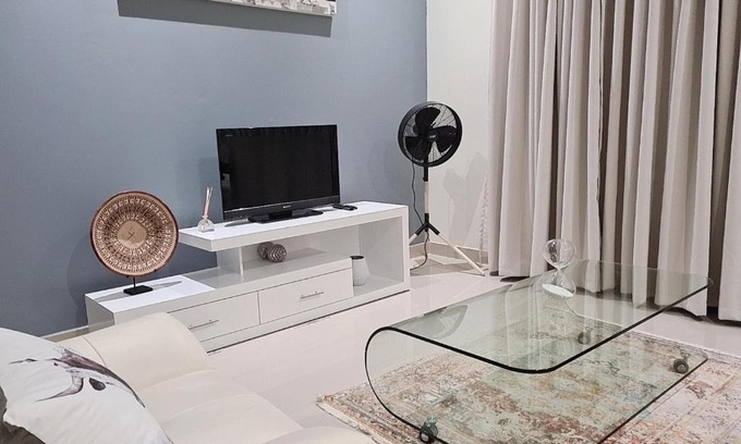 Beacon Bay Villa | Modern Executive Unit