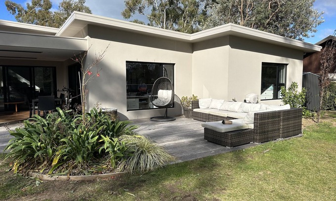 Seven Mile Beach House | Modern Family House in Seaside Village - Close to Airport, Beach and Golf Course