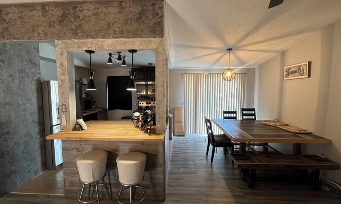 Toledo House | Modern family-friendly 3BR Home in Toledo