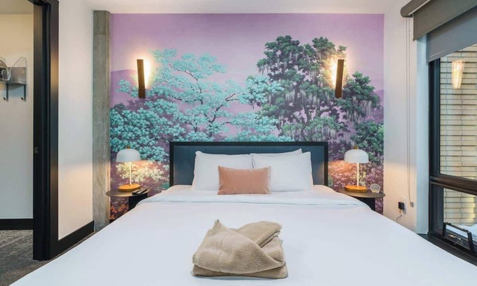 Berkeley Hotel | Modern & Family-Friendly Flat with Balcony Views!