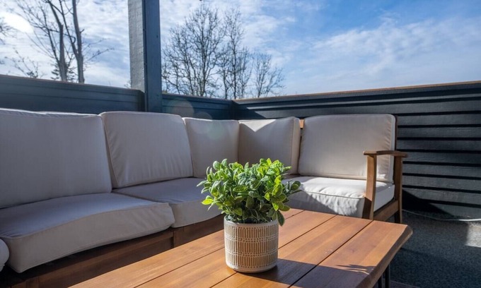 Auburn House | Modern Family Friendly Home w/River Views!