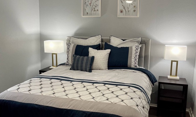 Northside Apartment | Modern Family Friendly Cozy 2-Bedroom Apartment