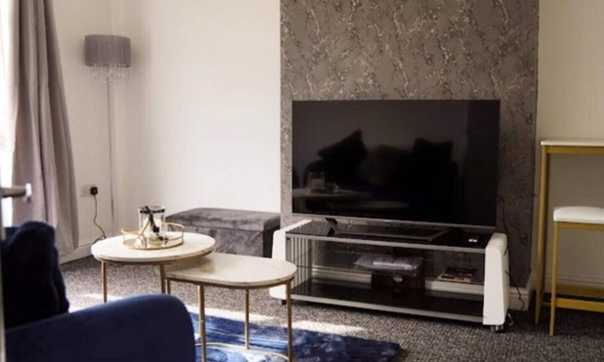 Speke House | Modern family home in Speke (5 minutes away from Liverpool John Lennon Airport)