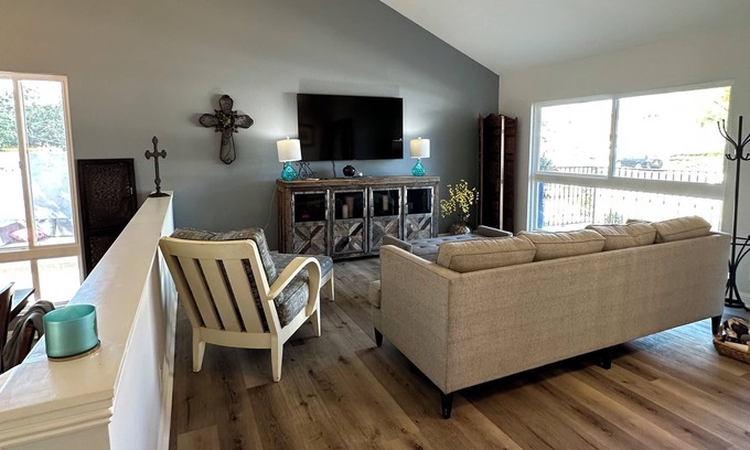 Lake Forest House | Modern Family Home 3BR/3BA