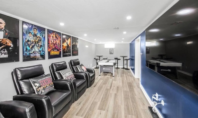 Maple Heights House | MODERN FAMILY & PET FRIENDLY 3BR/2BA ENTERTAINMENT HOME