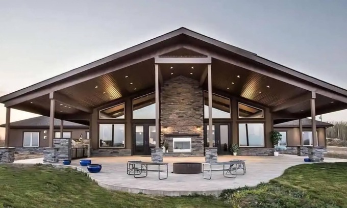 Division No. 11 Other | Modern Farm House | 11-Bed Home | Private 136 Acres | Pet Friendly