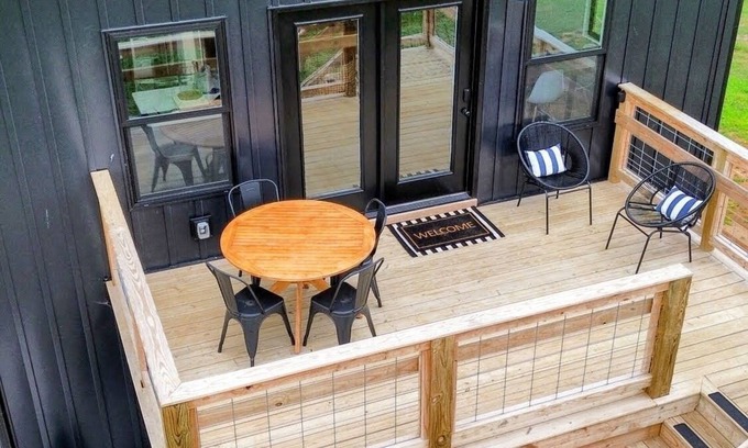 Stamping Ground Apartment | Modern Farm Loft with WiFi and AC in lovely Stamping Ground