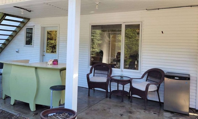 Salmon Valley Other | Modern Farm Stay with Hot Tub - 3 Bedroom(4 Beds)