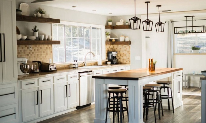 Ahwahnee Apartment | Modern Farmhouse by Casa Oso with hot tub/views