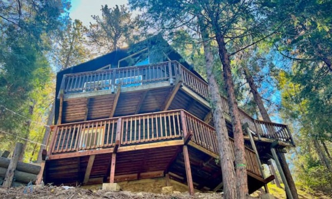 Crestline Ski Chalet | Modern Farmhouse Cabin in Crestline