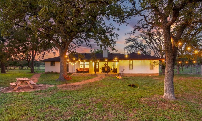 Comfort House | Modern Farmhouse - Hill Country Getaway - Texas Wine Country