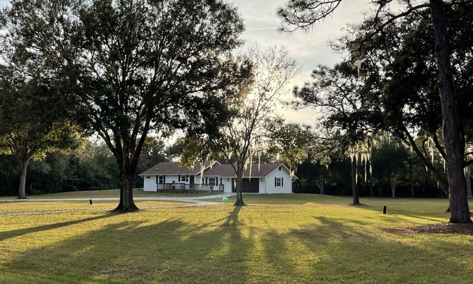 Braden River House | Modern farmhouse in the heart of UTC - Seclusion, yet close to everything!