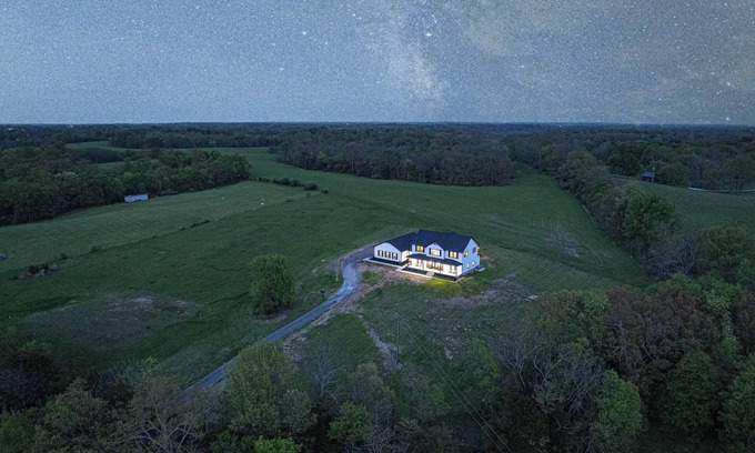 Perry Park House | Modern Farmhouse Near Distilleries! Hot tub, GameRoom, Firepit, Luxury, 5-Acres!