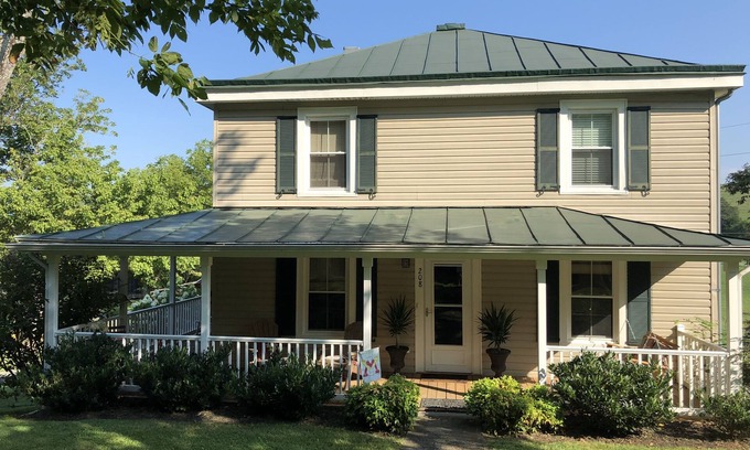 Lexington House | Modern Farmhouse near VMI, W&L, SVU & VA Horse Ctr