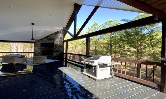 Pickens Cabin | 🏡 Modern Farmhouse Retreat w/Hot Tub, Bright and Open, Immaculate ✨