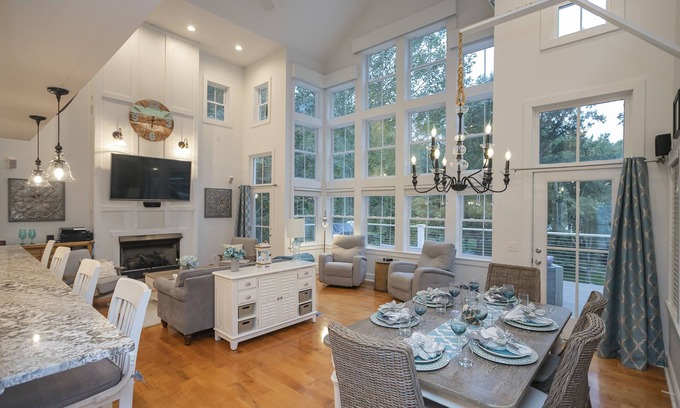 Waverly House | Modern Farmhouse Style Chalet with amazing Kentucky Lake views - Dock, Hottub and Firepit!