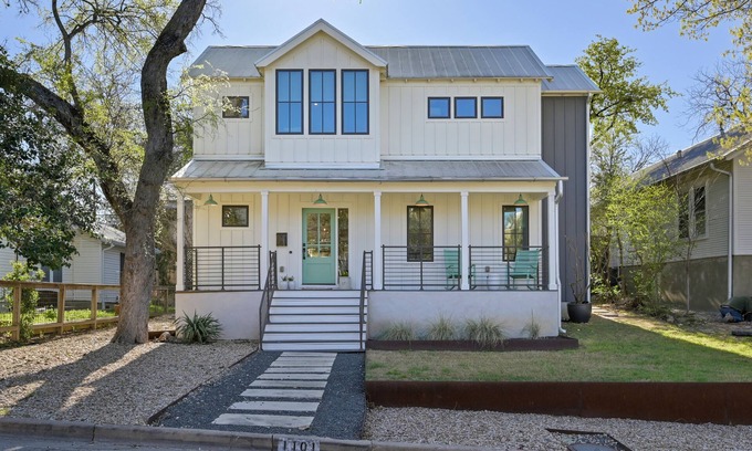 Clarksville House | Modern Farmhouse within Walking distance to ACL and Best Restaurants & Bars