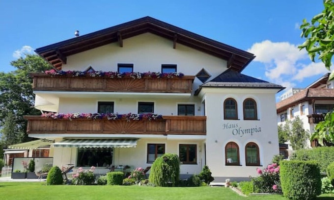 Sistrans Apartment | Modern feel-good studio * for 2 people near Innsbruck with terrace