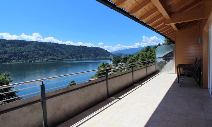 Bodensdorf Apartment | Modern flat with a view over Lake Ossiach