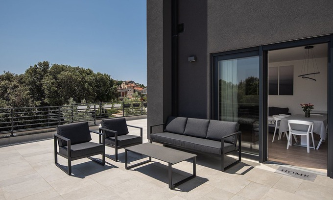 Pjescana Uvala Apartment | Modern flat with large terrace