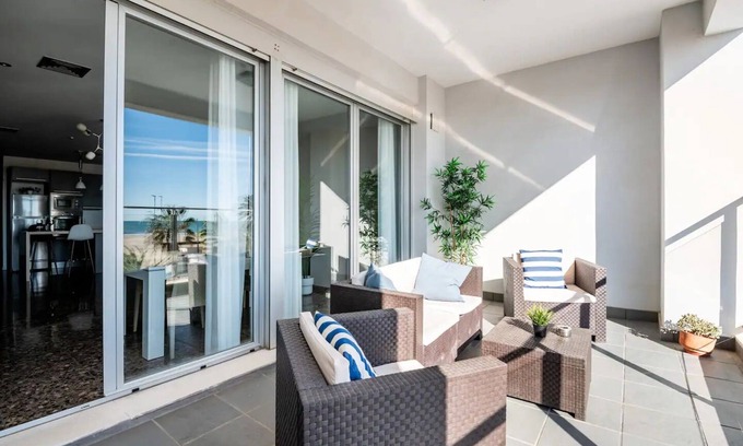 Poblats Maritims Apartment | Modern flat with sea views in Valencia.