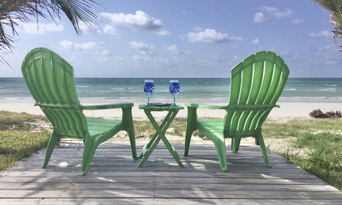 Pelican Point House | Modern Four Bedroom Home ON THE BEACH in Grand Bahama