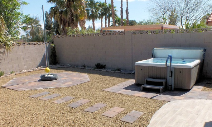 Green Valley North House | Modern- Fun + Great Amenities King Bed, 4 BR, 2 Car Garage