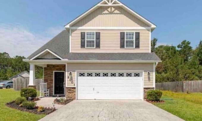 Westgate House | Modern Fun Home, w/neighborhood pool. Close to restaurants and shopping!