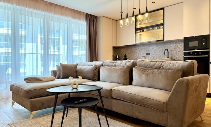 Pantelimon Apartment | Modern furnished vacation apartment with covered balcony directly on Lebada Lake