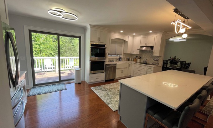 Poughkeepsie House | Modern Getaway Retreat House on 2 Acres