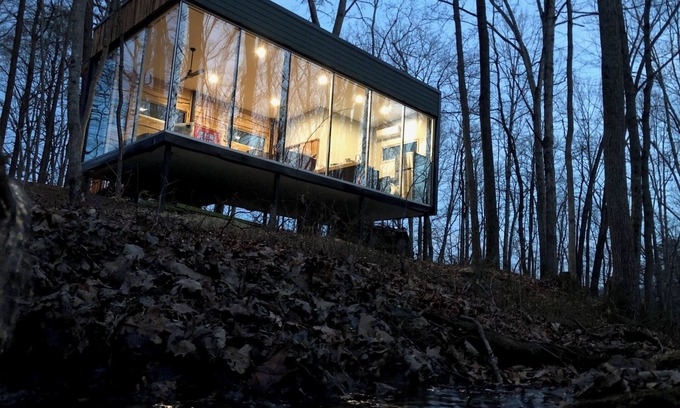 Fort Valley Cabin | Modern Glass Retreat in Fort Valley with WiFi, AC, EV charger