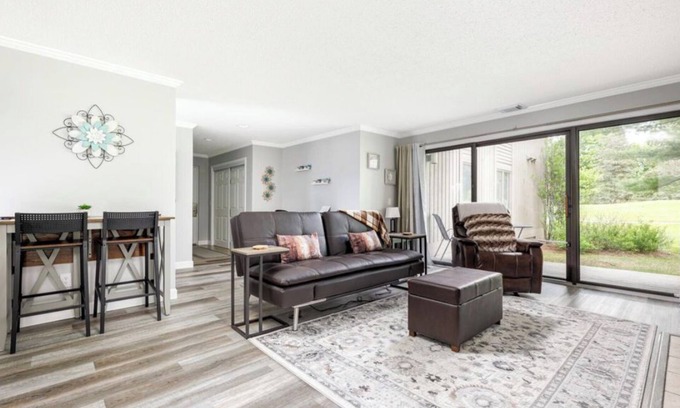 Acme Condo | Modern Golfview Condo near the Grand Traverse Bay