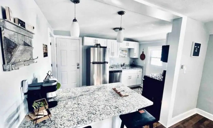 Detroit - Shoreway House | Modern Gordon Square 2nd Level Duplex
