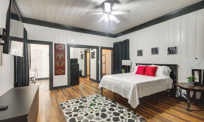 Greenwood Apartment | Modern Greenwood Studio < 1 Mi to Downtown!