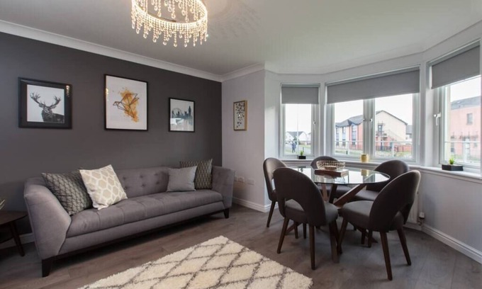 Duloch Apartment | Modern ground floor 2 bedroom apartment, 76MB WiFi and Sky Cinema/Sports