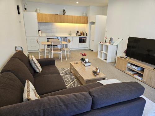 Christchurch City Centre Apartment | Modern, Ground floor , CBD, Free parking, 2-3 Beds