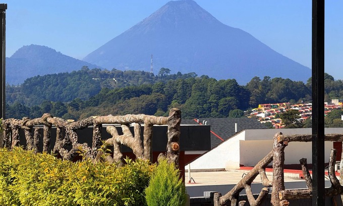 San Lucas Sacatepequez Apartment | Modern apartment to start your family adventure, escape the traffic!