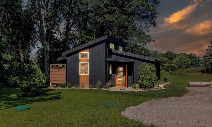 Middlebury House | Modern Guest House in Amish Country