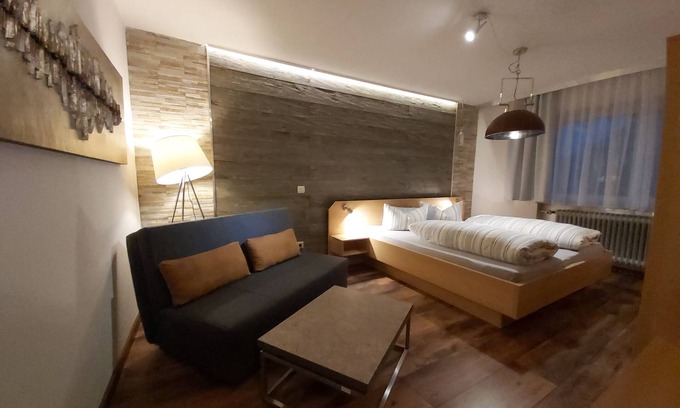 Hilpoltstein House | Modern guest room with private bathroom Sat-TV for 2 persons