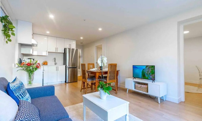 Kitsilano House | Modern Guest Suite in Kitsilano