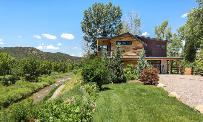El Jebel House | Modern Guesthouse Roaring Fork