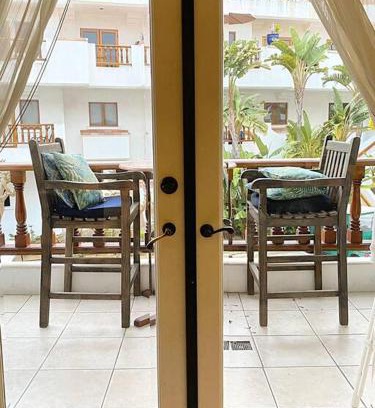 Avalon Villa | Modern Hamilton Cove Villa w/golf cart