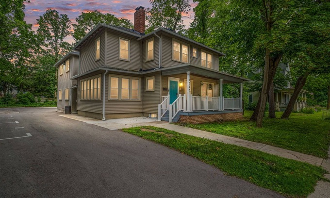 Ypsilanti Apartment | Modern Haven by EMU: Great for Med Students, Pet-Friendly