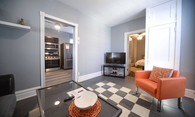 Southwest Garden Apartment | Modern Hidden Gem on the Hill. ★ Cute backyard ★
