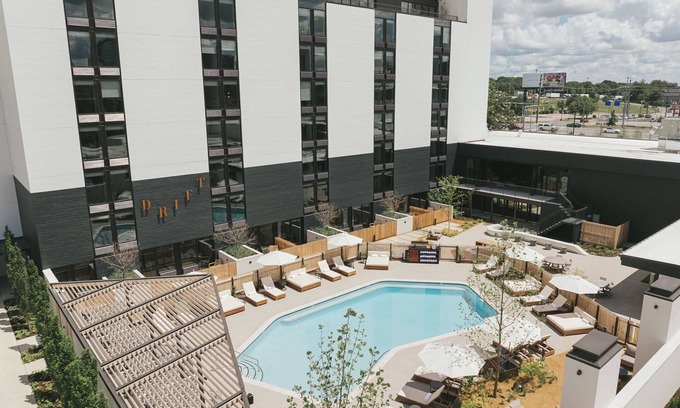 East Bank House | Modern Hideaway with Rooftop Lounge, Pool, Firepits & City Views