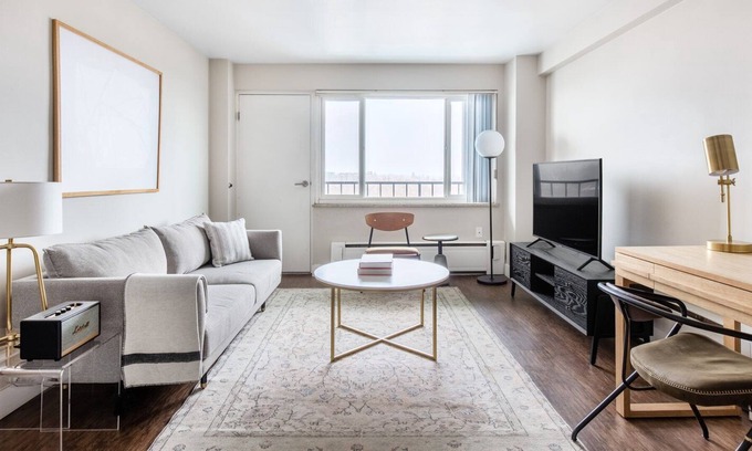 West Highland Apartment | Modern Highland 2BR, walk to Highland Park, Downtown by Blueground